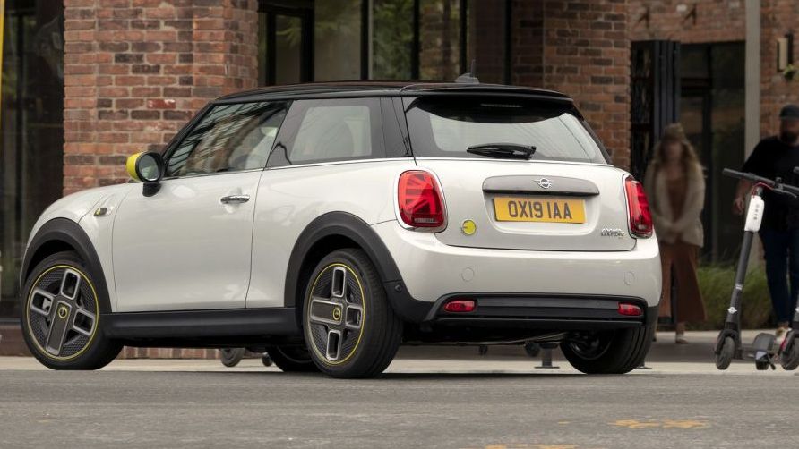 Mini Cooper SE: названа вартість популярного електрокара
