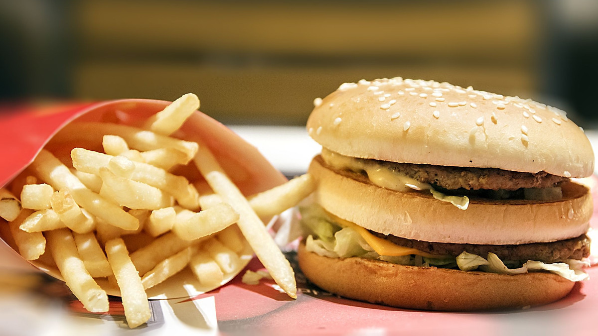 У мережі показали, як виглядає 10-річний гамбургер і картопля фрі - фото 1