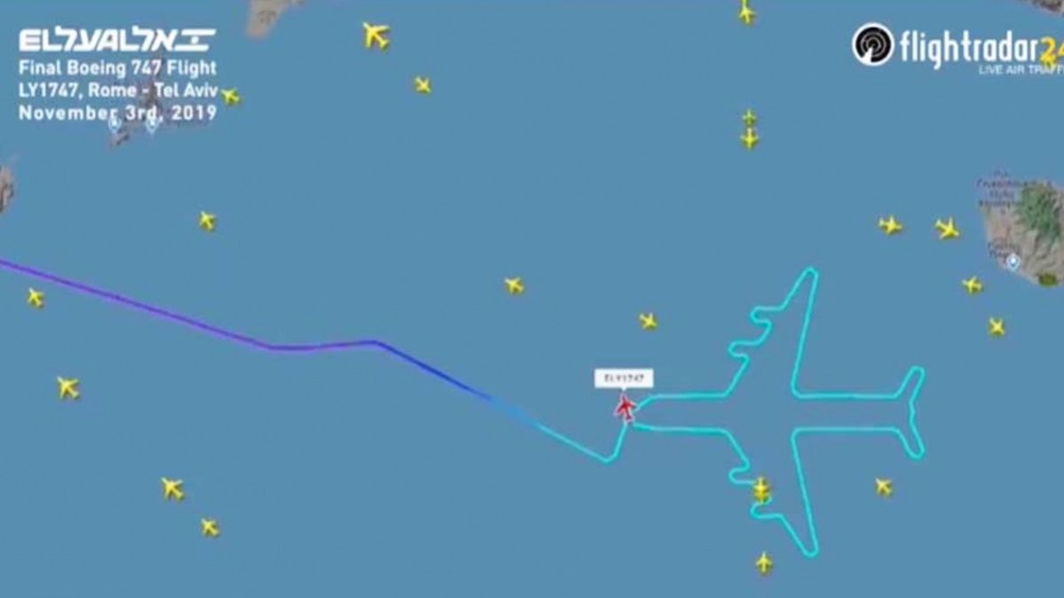 Boeing 747 намалював свій силует - фото 1