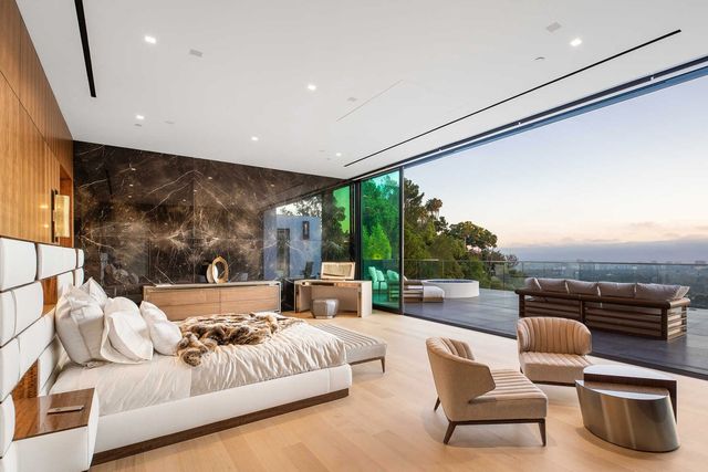 У Беверлі Хіллз виставили на продаж будинок зі скелетом динозавра: ефектні фото - фото 365864