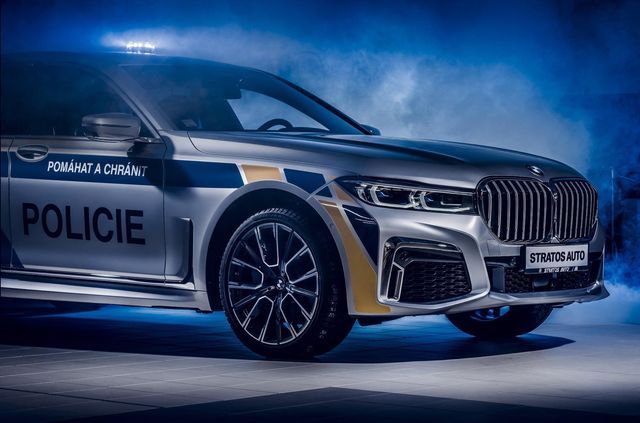 На стражі порядку: чеські копи їздитимуть на новеньких BMW 7 серії - фото 365968