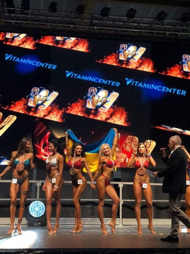 Українка завоювала золото на змаганнях з бодібілдингу: фото красуні - фото 365981