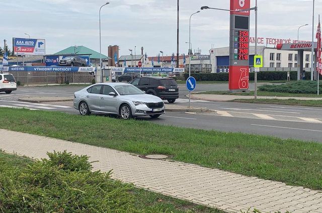 Нову Skoda Octavia вперше показали на офіційному відео - фото 366089