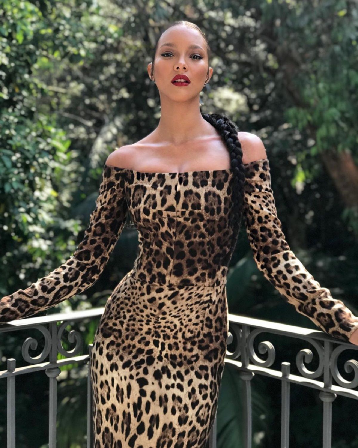 Модель Victoria's Secret похизувалась формами без бюстгальтера