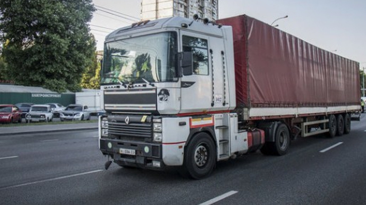 У Києві заборонять проїзд вантажівкам - фото 1