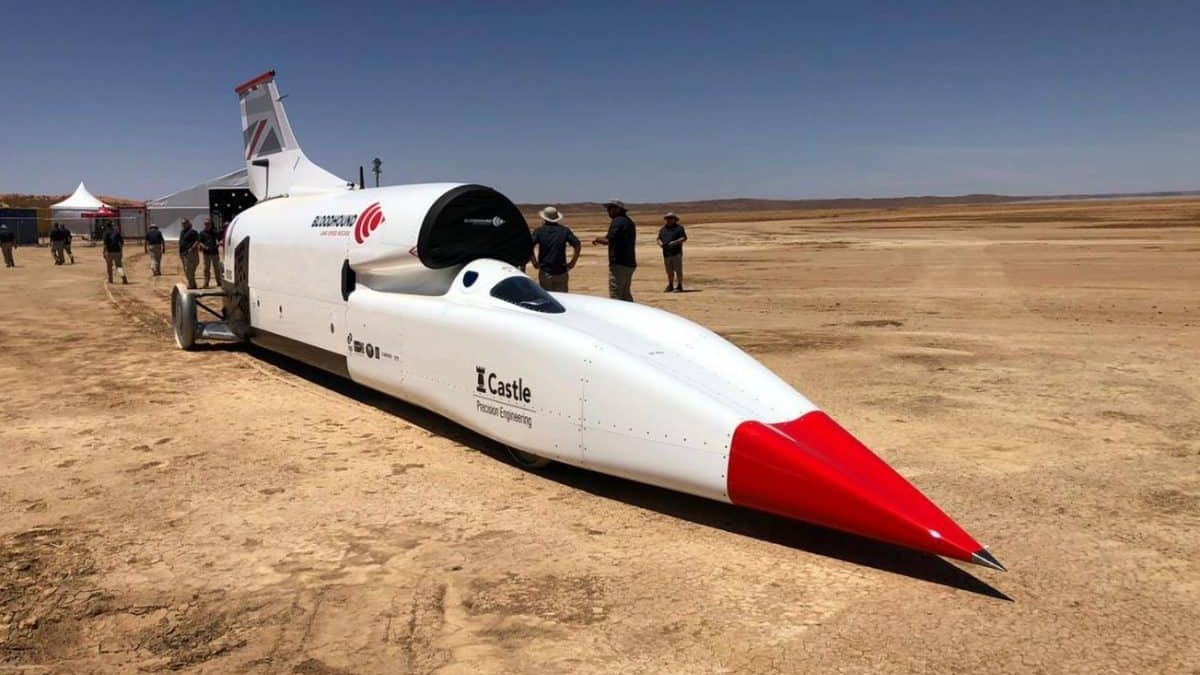 Надзвуковий болід розігнався до 790 км/год: шалене відео