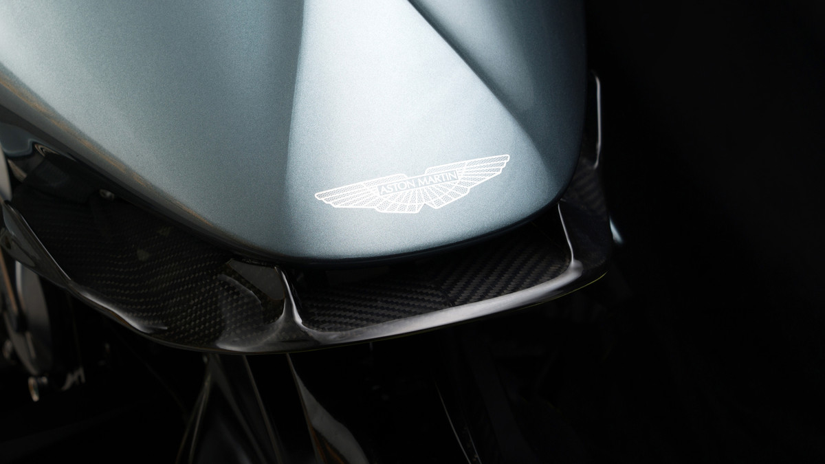 Байк Aston Martin - фото 1