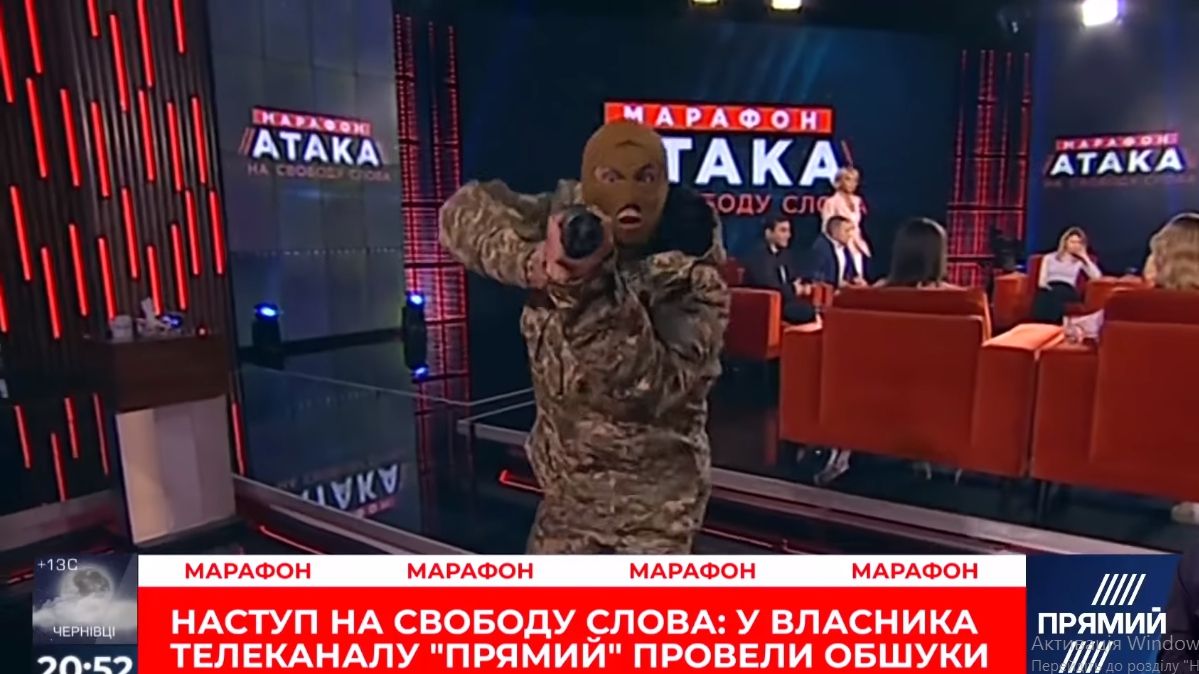 Телеканал Прямий інсценував захоплення студії спецпризначенцями у прямому ефірі: відео