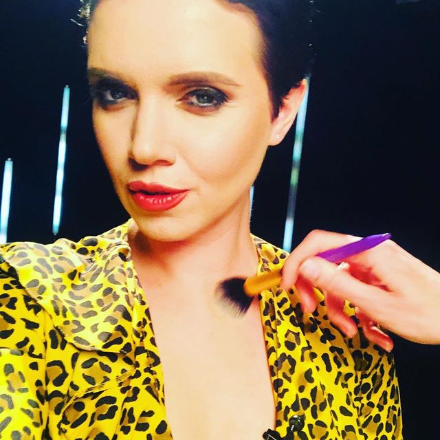 'Самочка в леопарді': журналістка Яніна Соколова розбурхала мережу екстремальним декольте - фото 366761