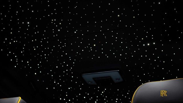 Rolls-Royce випустив розкішну версію кросовера для багатіїв - фото 366768