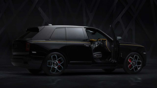 Rolls-Royce випустив розкішну версію кросовера для багатіїв - фото 366771