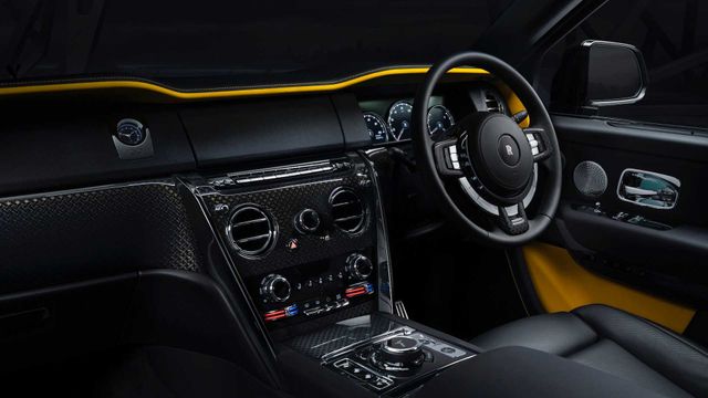 Rolls-Royce випустив розкішну версію кросовера для багатіїв - фото 366773