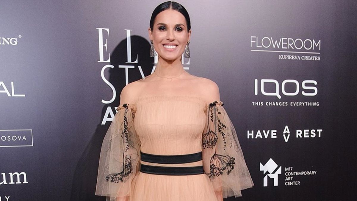 Маша Єфросиніна вразила шанувальників вишуканим прозорим нарядом