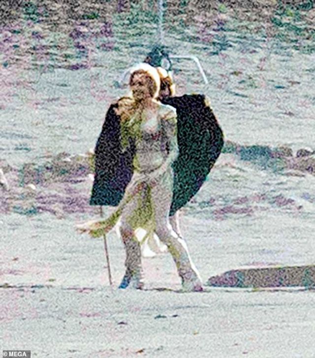 З'явилися перші фото Анджеліни Джолі з нового фільму Marvel - фото 366823