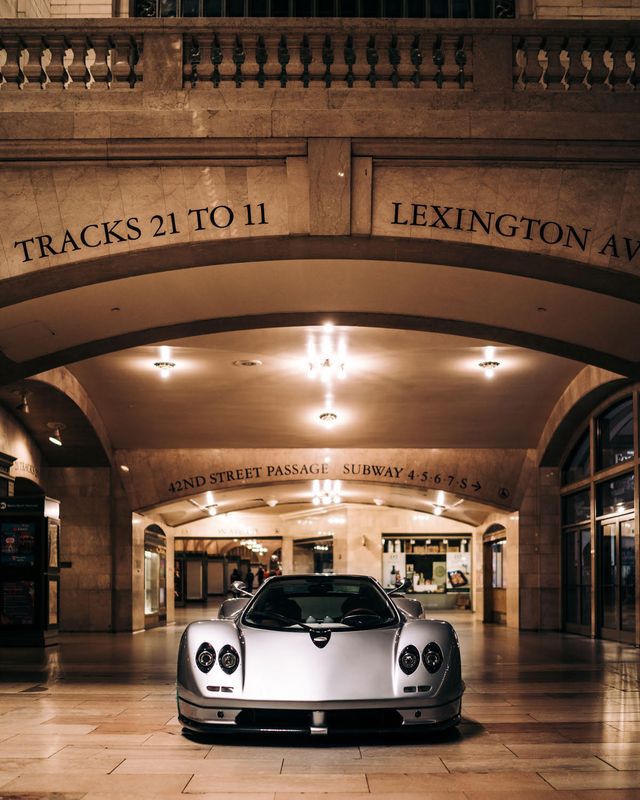 Pagani перетворили вокзал Нью-Йорка на автомобільний музей - фото 366904