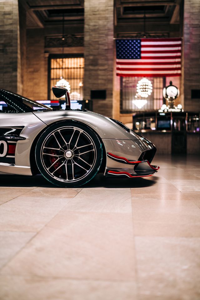 Pagani перетворили вокзал Нью-Йорка на автомобільний музей - фото 366909
