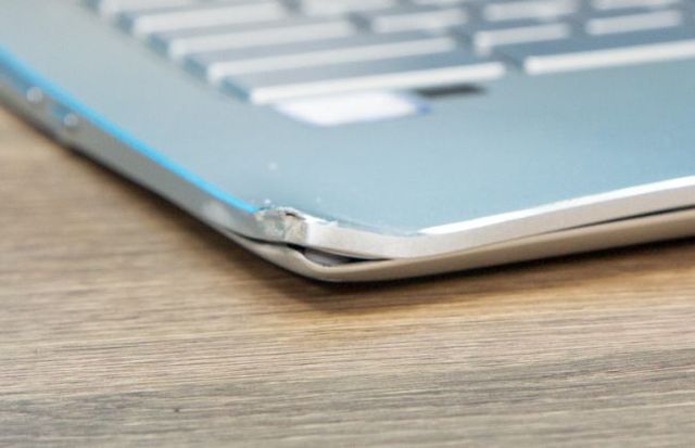 Справжній танк: Google Pixelbook успішно пройшов тест на міцність - фото 366975