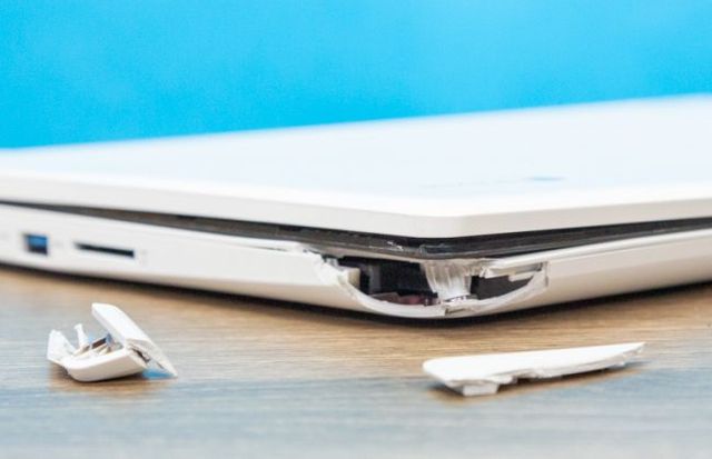 Справжній танк: Google Pixelbook успішно пройшов тест на міцність - фото 366976