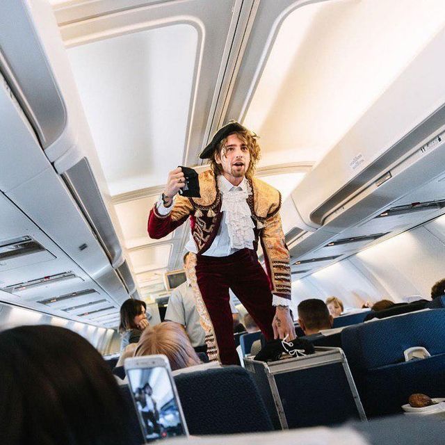 Володя Дантес не стомлюється веселити всіх - фото 367081