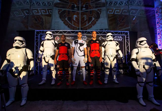 Мексиканський клуб випустив 'космічну форму', присвячену Зоряним війнам - фото 367091