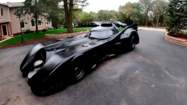 Умільці зібрали бетмобіль з реактивним двигуном від Boeing - фото 367187