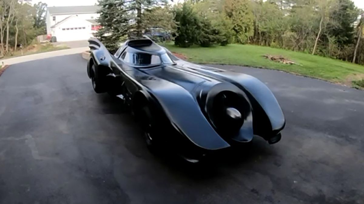 Умільці зібрали бетмобіль з реактивним двигуном від Boeing