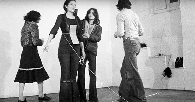 Художниця заради експерименту дозволила глядачам робити з собою все, що завгодно: 18+ - фото 367207