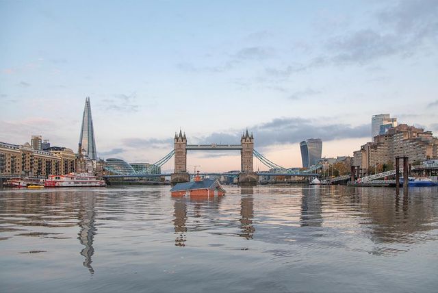 Екоактивісти у Лондоні затопили будинок: навіщо це зроблено? - фото 367408