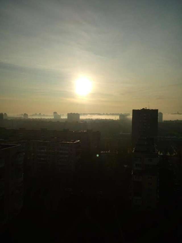 Київ оточила стіна туману: кадри незвичайного явища - фото 367492