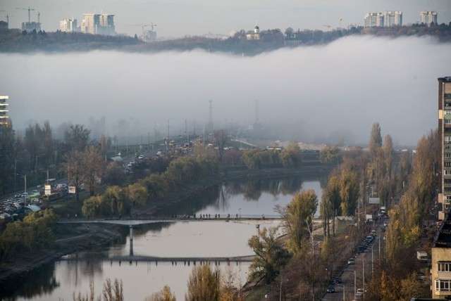 Київ оточила стіна туману: кадри незвичайного явища - фото 367493