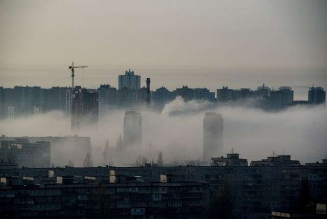 Київ оточила стіна туману: кадри незвичайного явища - фото 367495