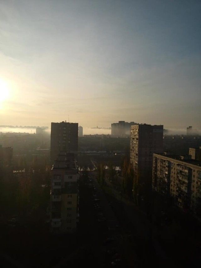 Київ оточила стіна туману: кадри незвичайного явища - фото 367497