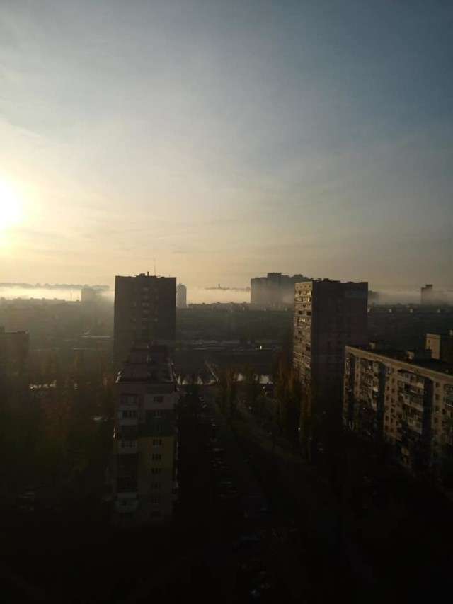 Київ оточила стіна туману: кадри незвичайного явища - фото 367497