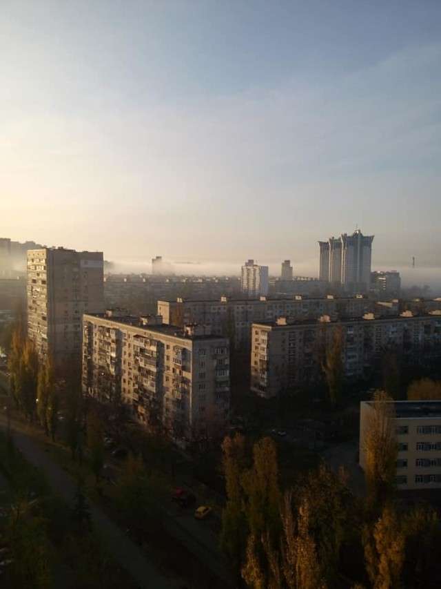 Київ оточила стіна туману: кадри незвичайного явища - фото 367498