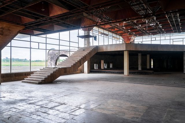 Як виглядає аеропорт, покинутий 25 років тому - фото 367636