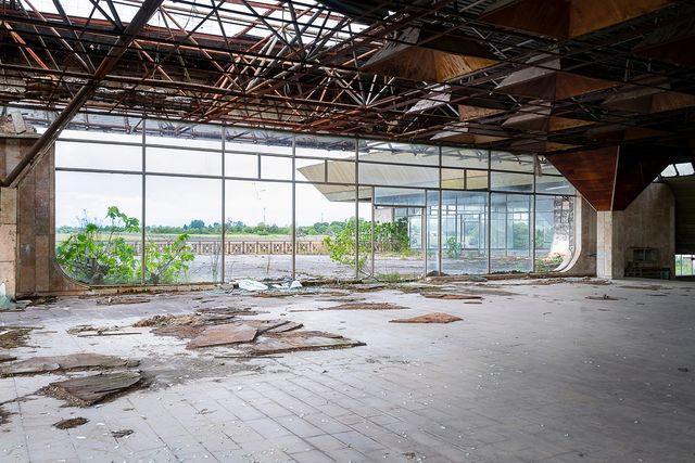 Як виглядає аеропорт, покинутий 25 років тому - фото 367638