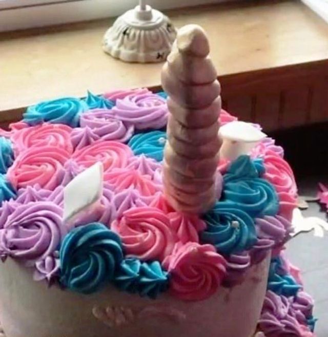 Американка отримала непристойний торт на день народження доньки: фото - фото 367664