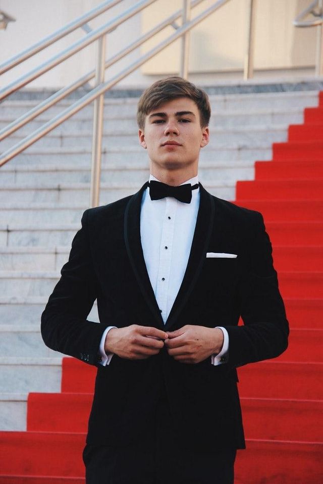 Перші ластівки: які актори зіграли головні ролі в серіалі - фото 367729