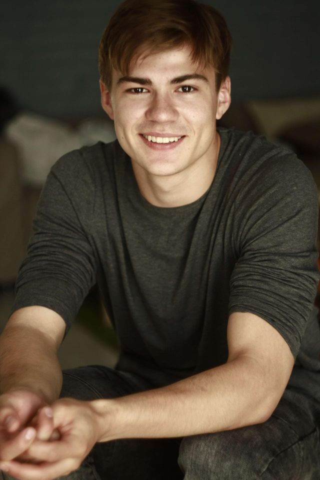 Перші ластівки: які актори зіграли головні ролі в серіалі - фото 367730