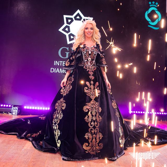 У мережі показали найдорожче українське плаття, яке увійшло до Книги рекордів - фото 367751