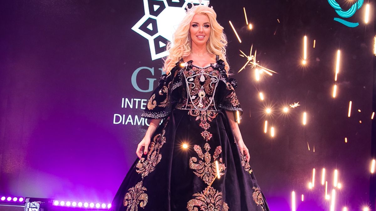 У мережі показали найдорожче українське плаття, яке увійшло до Книги рекордів