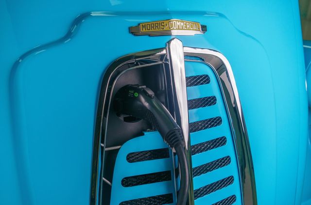 Культовий британський фургон 40-х став електрокаром - фото 367903