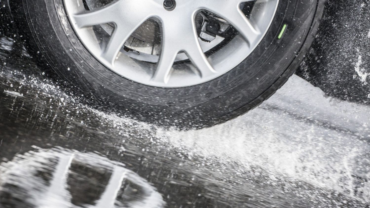 Просте правило, щоб не відмовили гальма при їзді по мокрій трасі