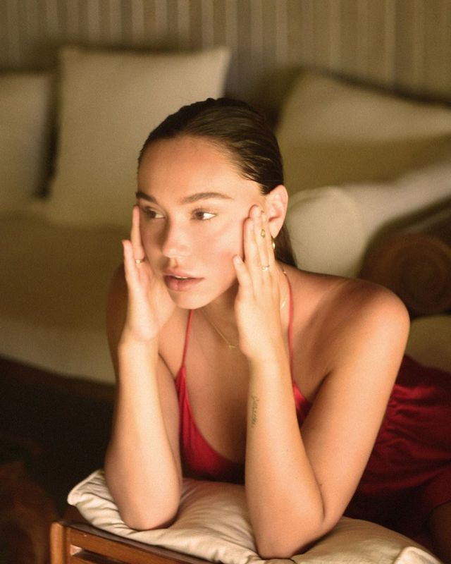 Спокуслива модель Алексіс Рен розбурхала фанів новими фото - фото 368163