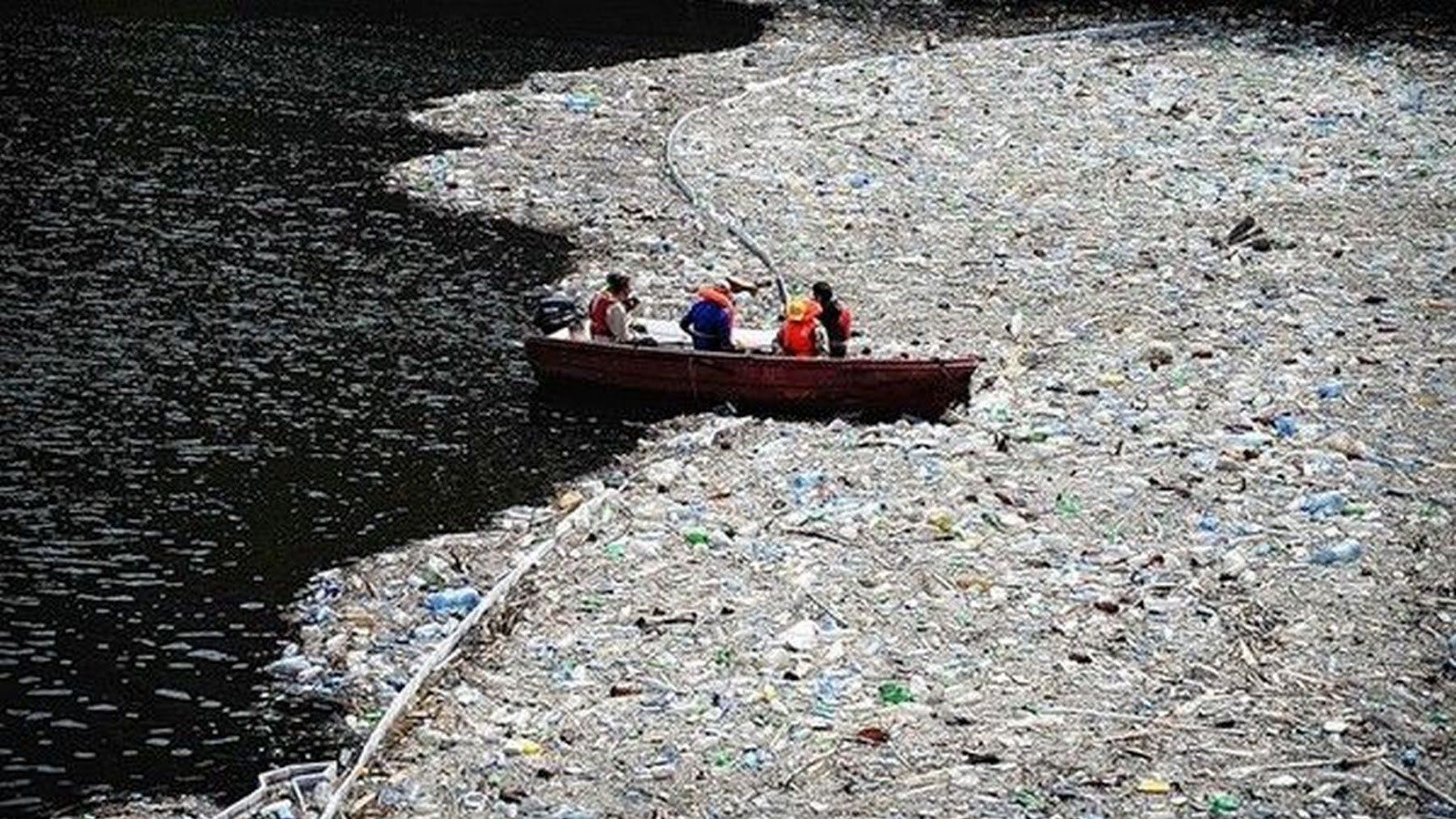 NASA показало на відео подорож гігантських островів сміття в океані - фото 1