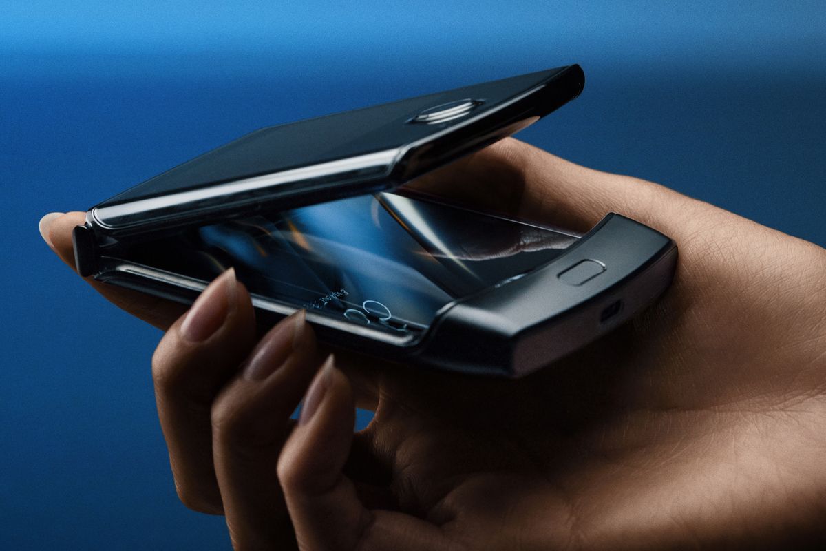 Motorola RAZR 2019 – найдешевший гнучкий смартфон на ринку - фото 1