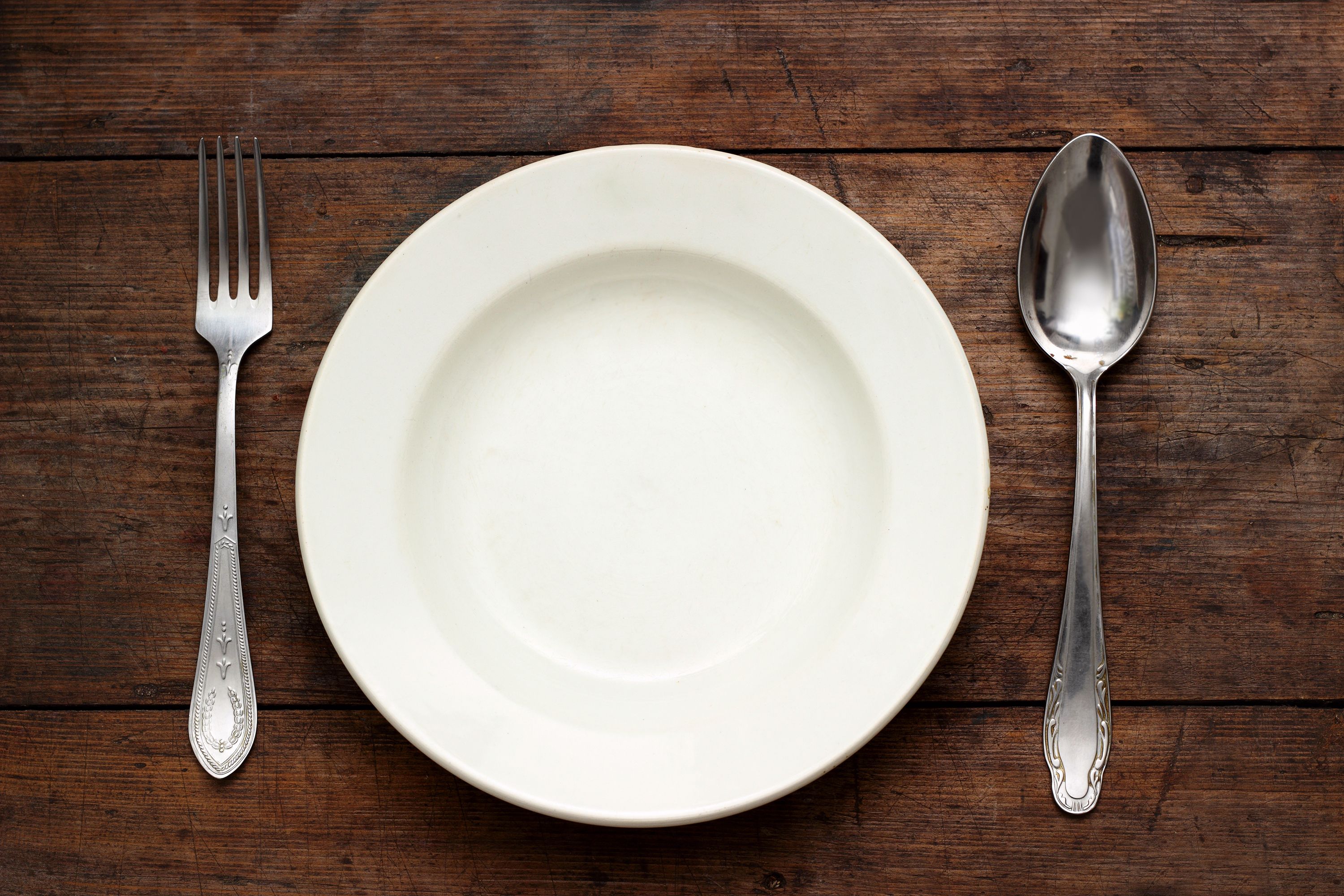 Що готує чоловік: вірусне відео з приготуванням невидимої страви спантеличило мережу