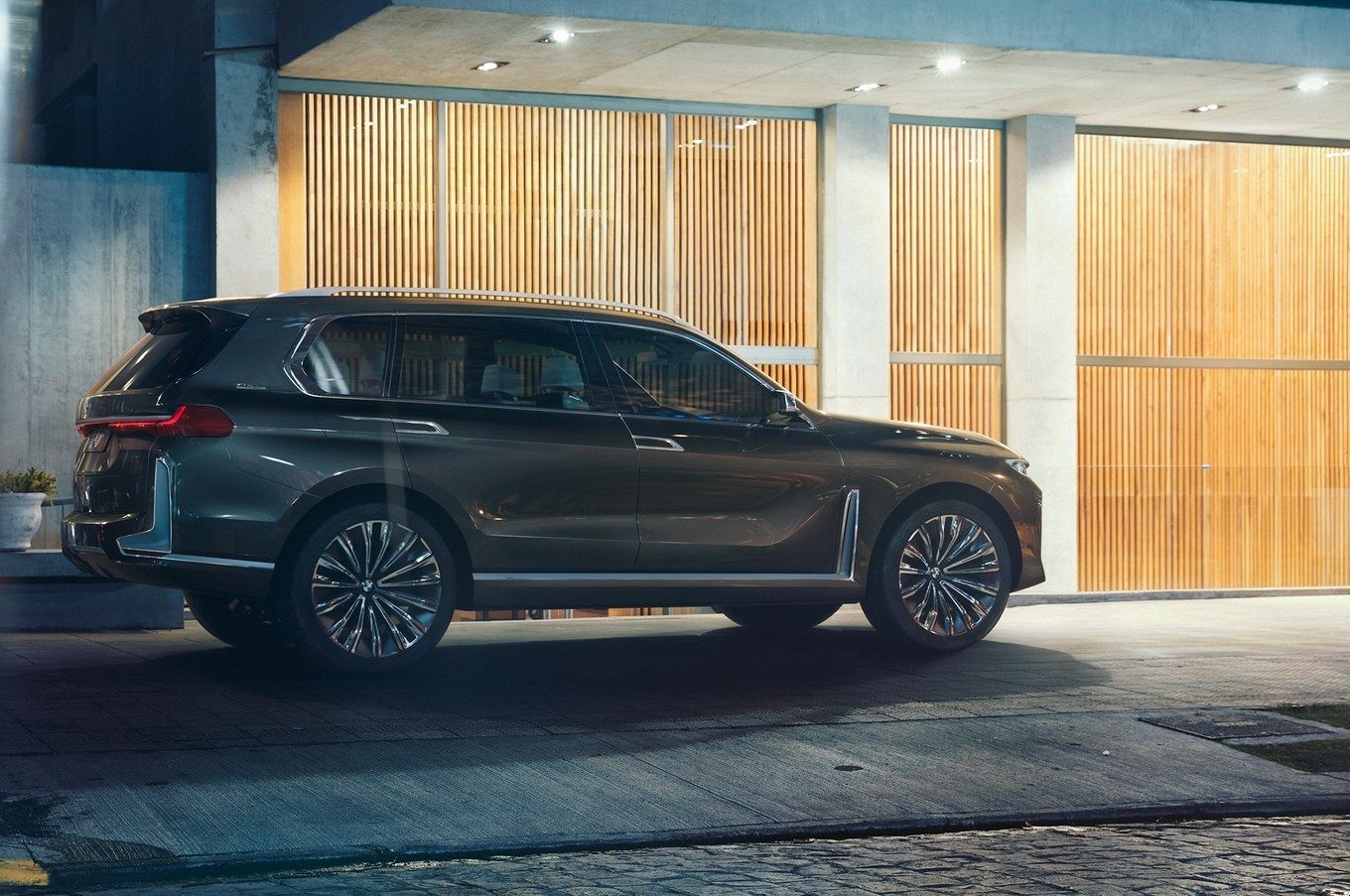 BMW X8 отримає гібридну силову установку - фото 1