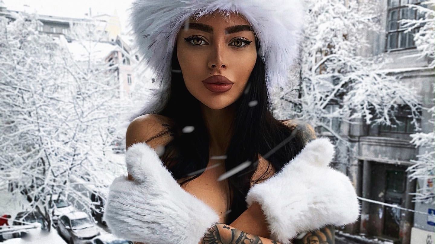 Українська Кардашян підірвала мережу спекотним фото у білизні