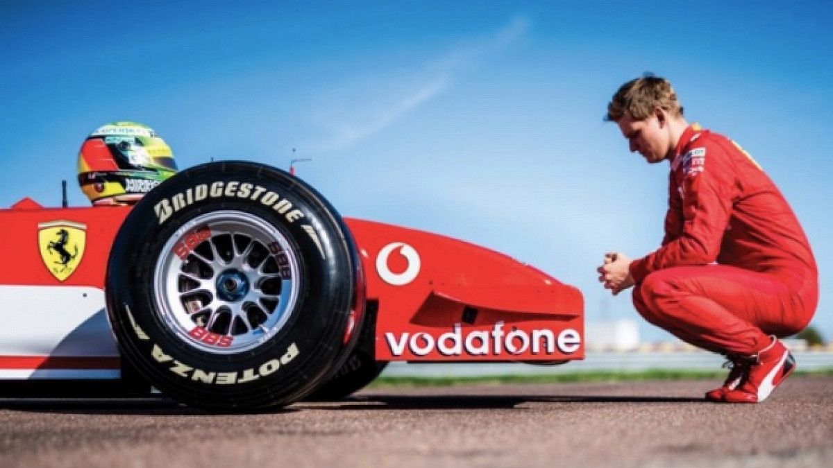 Син Шумахера проїхав на легендарному боліді Ferrari свого батька